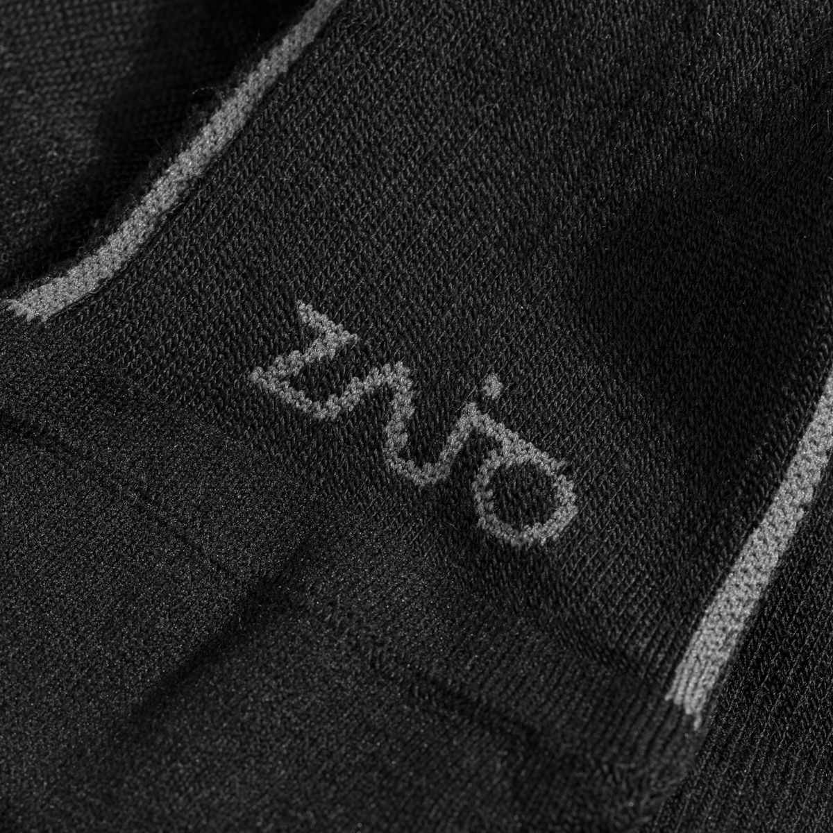 Hejma, chaussettes mi-hautes en laine mérinos, coloris Black
